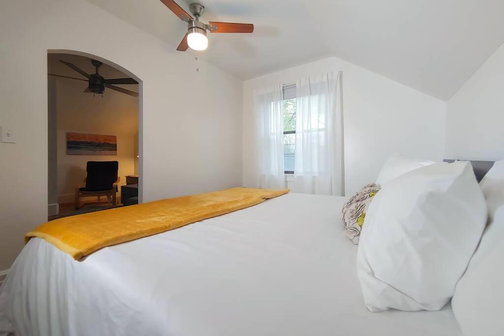 Historic W/Deck, King Bed & Air By Lake Michigan Manistee Exteriér fotografie